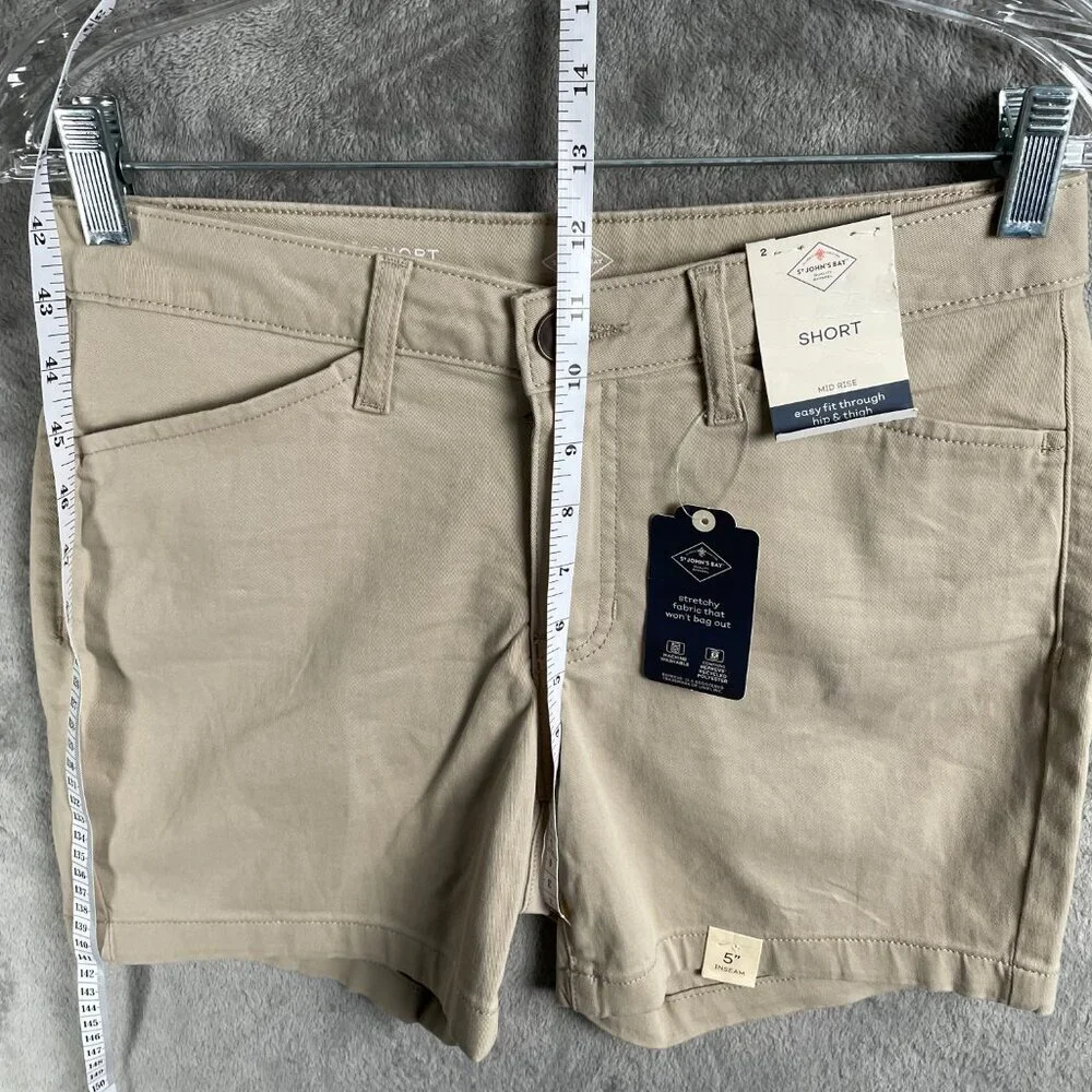 St. John’s Bay Mid Rise Chino Shorts Women’s 2 Khaki 5” Inseam Cotton Blend NWT